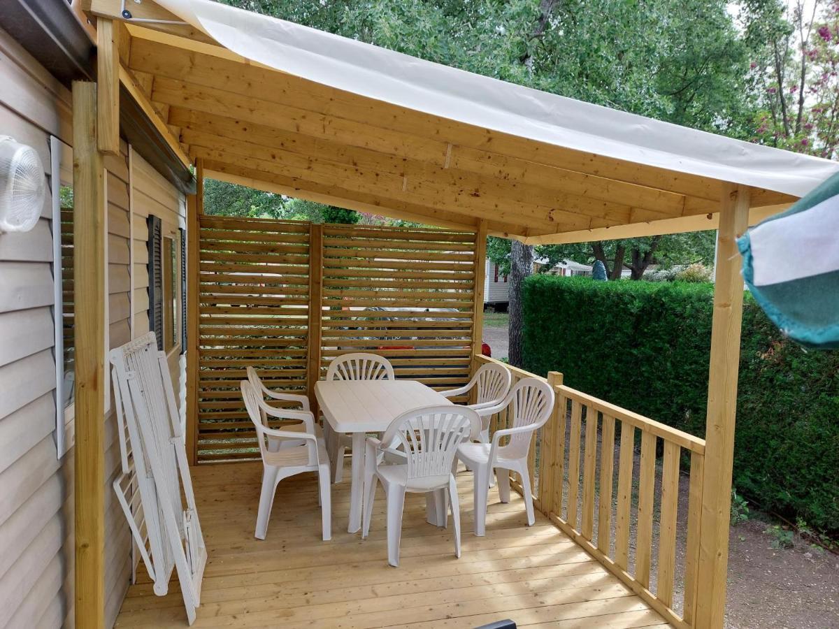 Mobil Home Tout Confort 6 Personnes Climatise Au Pied Du Luberon La Roque-d'Antheron Exterior photo